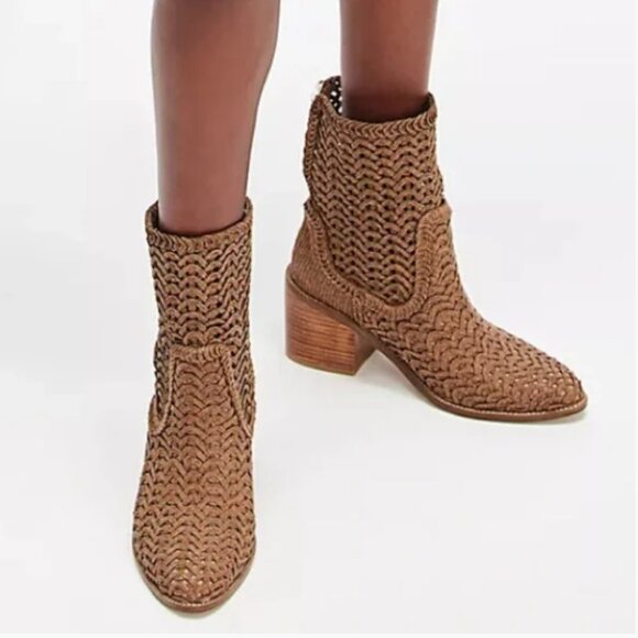 NEW KELSI DAGGER Emery Crochet Booties in Armadillo for women 925 6t3 - Picture 1 of 9